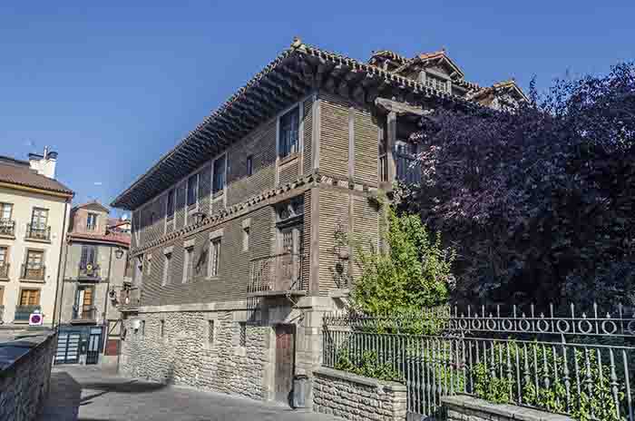 Álava - Vitoria-Gasteiz 40 - casa Armera de los Gobeo-Guevara-San Juan.jpg